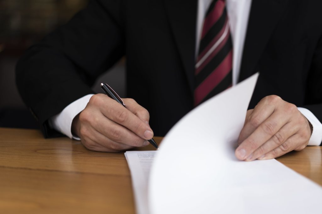 Contracting Basics Course 1 - Lunacon Construction Group contracting signing 1